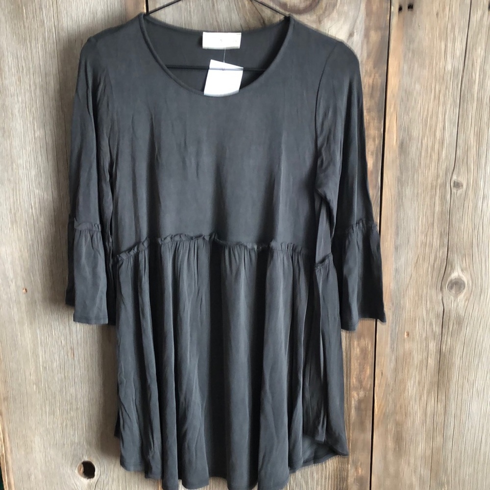 Vine & Love Dark Gray Babydoll Bell Sleeve Tunic Size Small
